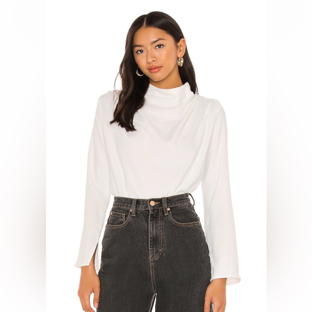 ASTR the label Amelia Top. White long sleeve mock neck blouse. Size M. NWT